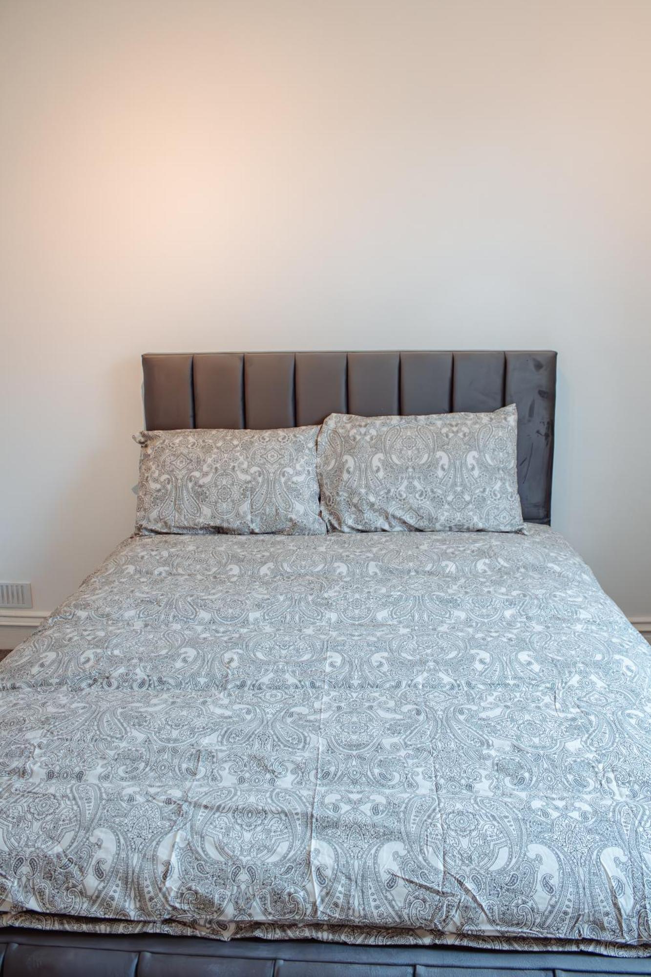 Spacious 4-Bed Flat - 10 Mins To City Centre Leeds  Exterior photo