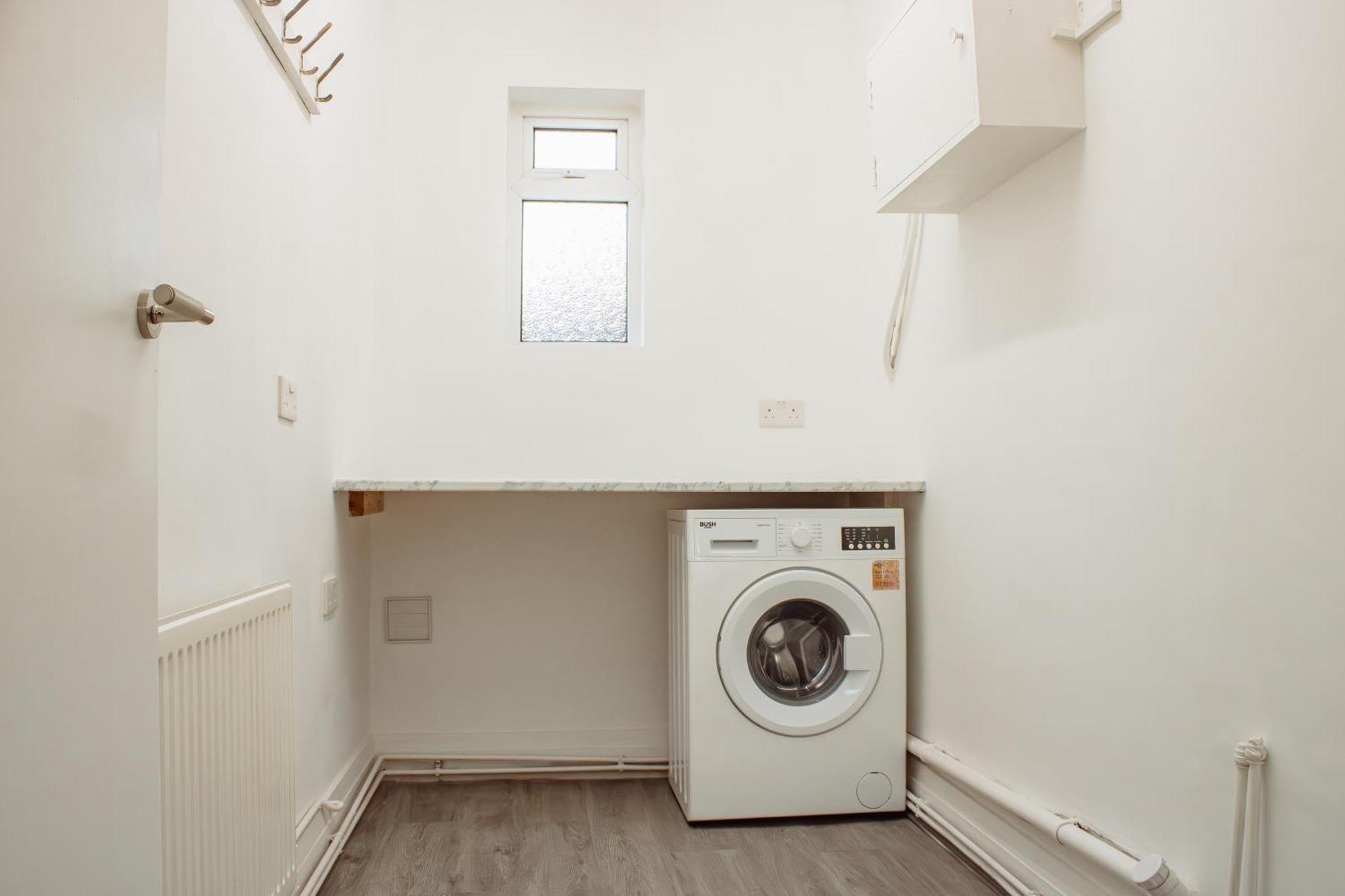 Spacious 4-Bed Flat - 10 Mins To City Centre Leeds  Exterior photo